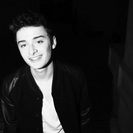 Mitchell Schnapp's celebrity son Noah Schnapp.